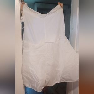 A wedding dress with hop